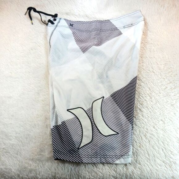 Hurley Mens 28 Boardshort White Black Grey Geometric Print. NWOT................ - Picture 8 of 8